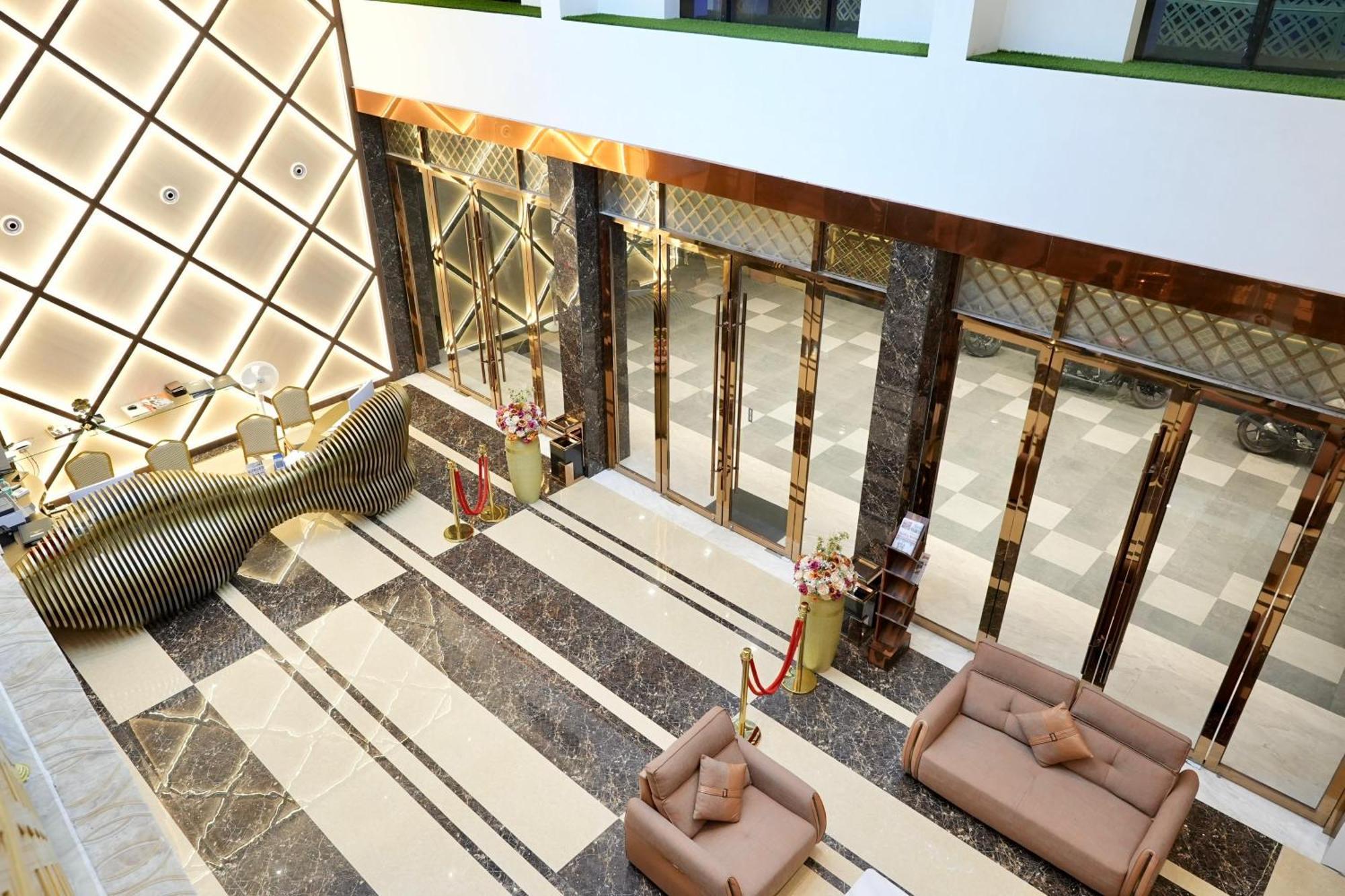 Le Royale Palace Karaikal Exterior foto