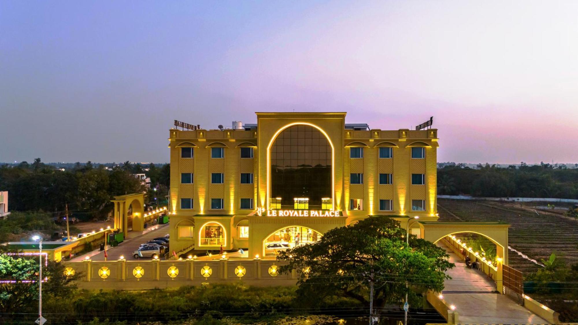 Le Royale Palace Karaikal Exterior foto